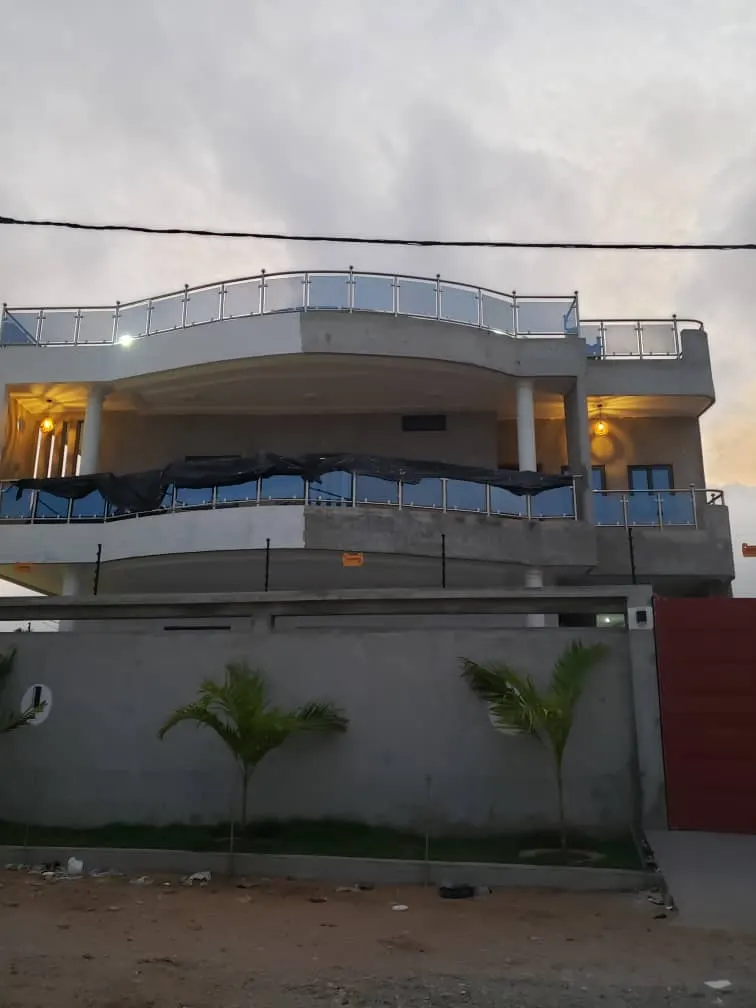 Vue du projet VILLA DE TYPE R+2 A TOGBIN