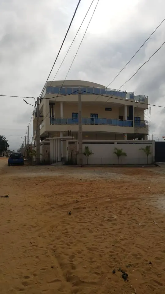 Vue du projet VILLA DE TYPE R+2 A TOGBIN
